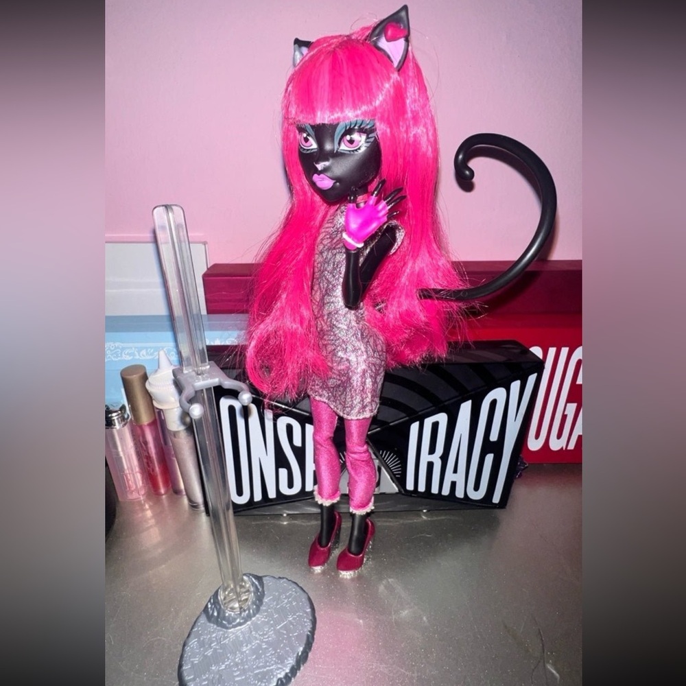 SOLD Monster High Doll Catty Noir Scaremester Mattel Fashion Doll 2011